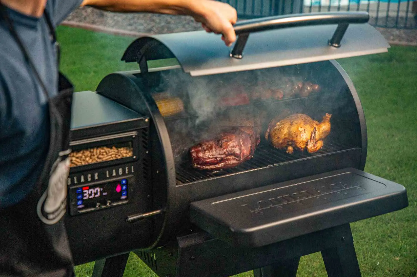 Louisiana Grills 800 Black Label Series Grill with WiFi Control Amazing 4 Louisiana Grills 800 Black Label Series Grill with WiFi Control Amazing - Image 4