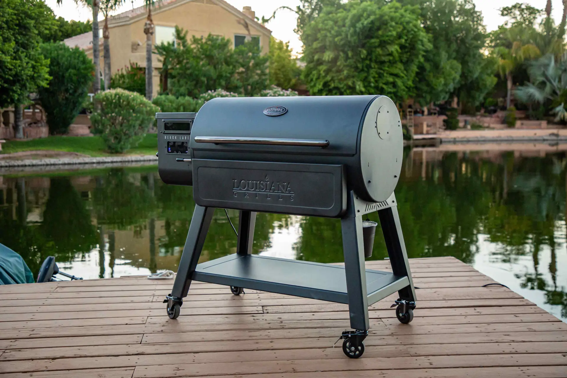 Discover the Best Pellet Smoker: 1200 Black Label Series Grill with WiFi Control 4 Discover the Best Pellet Smoker: 1200 Black Label Series Grill with WiFi Control - Image 4