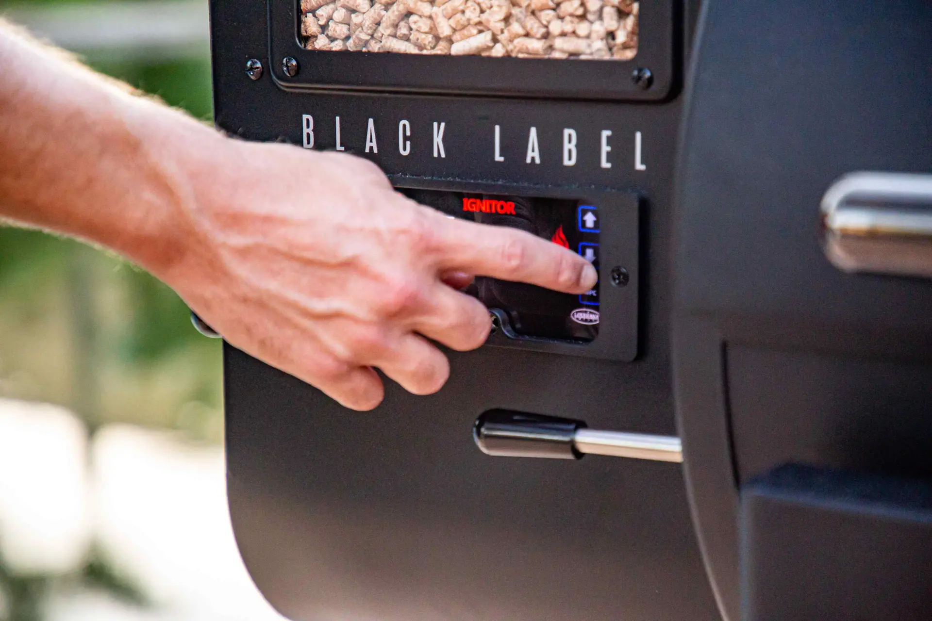 Discover the Best Pellet Smoker: 1200 Black Label Series Grill with WiFi Control 5 Discover the Best Pellet Smoker: 1200 Black Label Series Grill with WiFi Control - Image 5